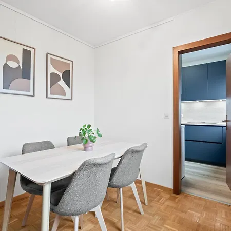 Modern 2min Cloche D'or - Balcony And Business Ready *